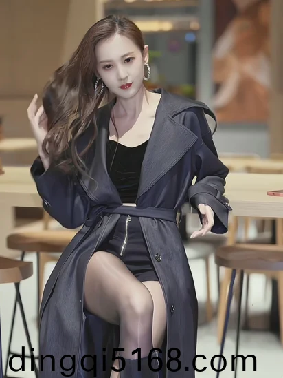 晚上摸摸摸你下面是什么歌